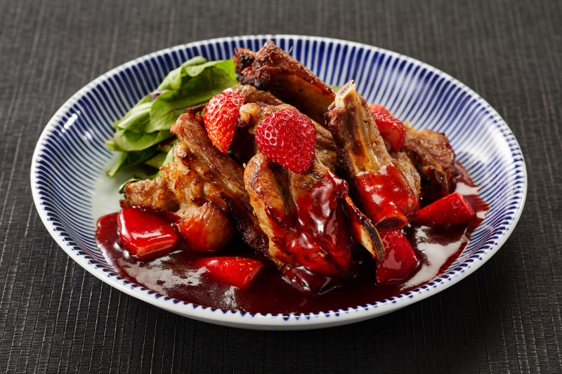 スペアリブ いちごソース