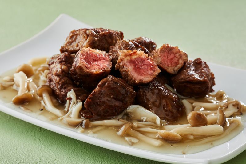 和牛ひと口ステーキ 国産きのこの旨みソース