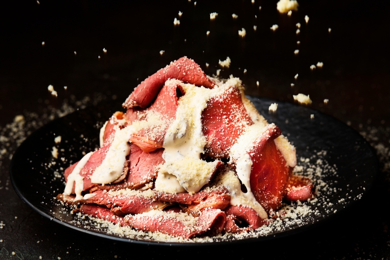 【5/9~7/3】降り積もるチーズと禁断トリュフマヨのローストビーフスライス